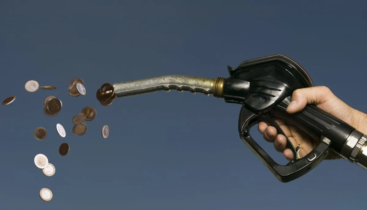ガソリン価格値上がりの理由―暫定税率廃止後に起きた中東情勢ショック